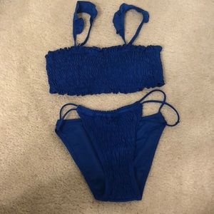 Top and bottom bikini set. Blue.